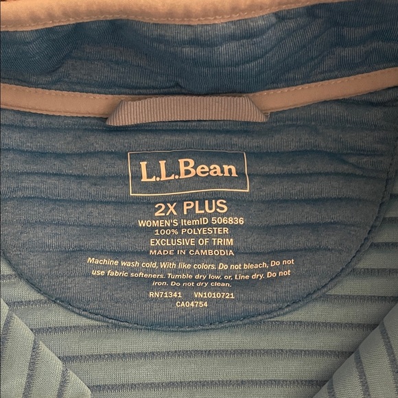 L.L. Bean Women’s plus size quarterneck with buttons - Picture 4 of 6